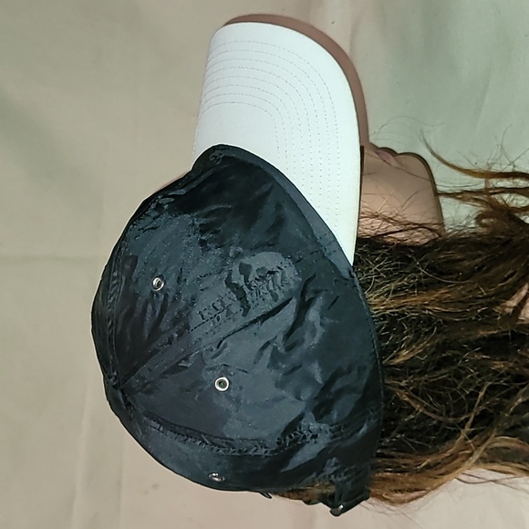 Vintage. 90s. Nike. Nylon. Adjustable strap. One size fits most. Hat - Picture 7 of 13